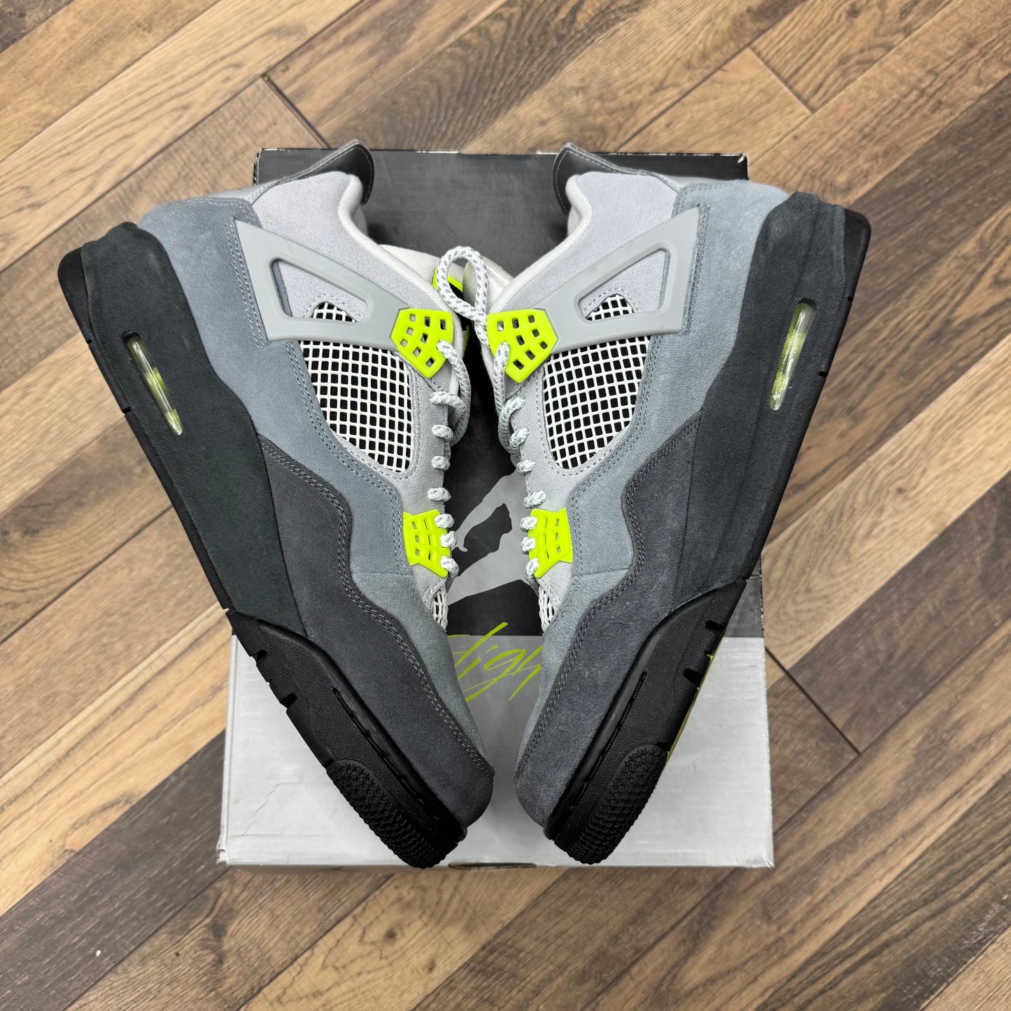 Jordan 4 Neon 95 Sz 11 (Preowned)