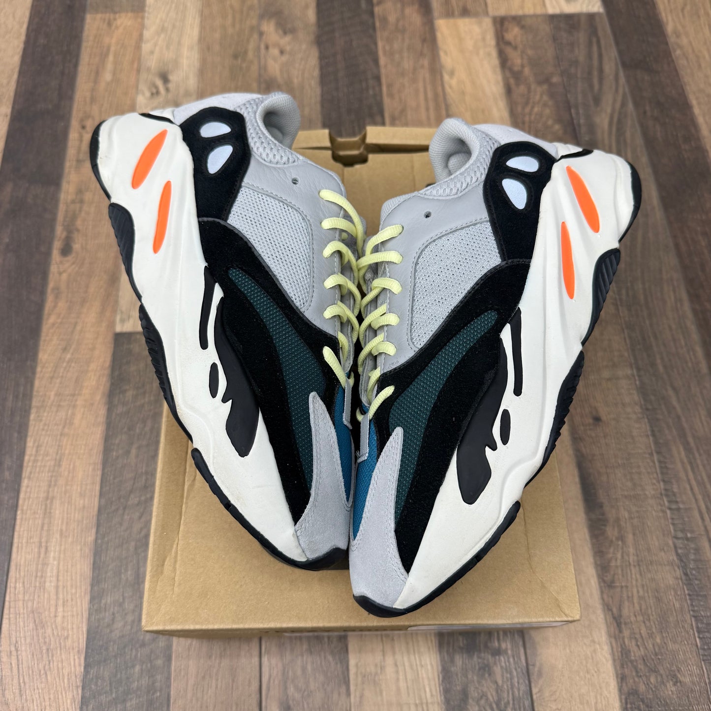 Yeezy 700 Waverunner Sz 10 (Preowned)