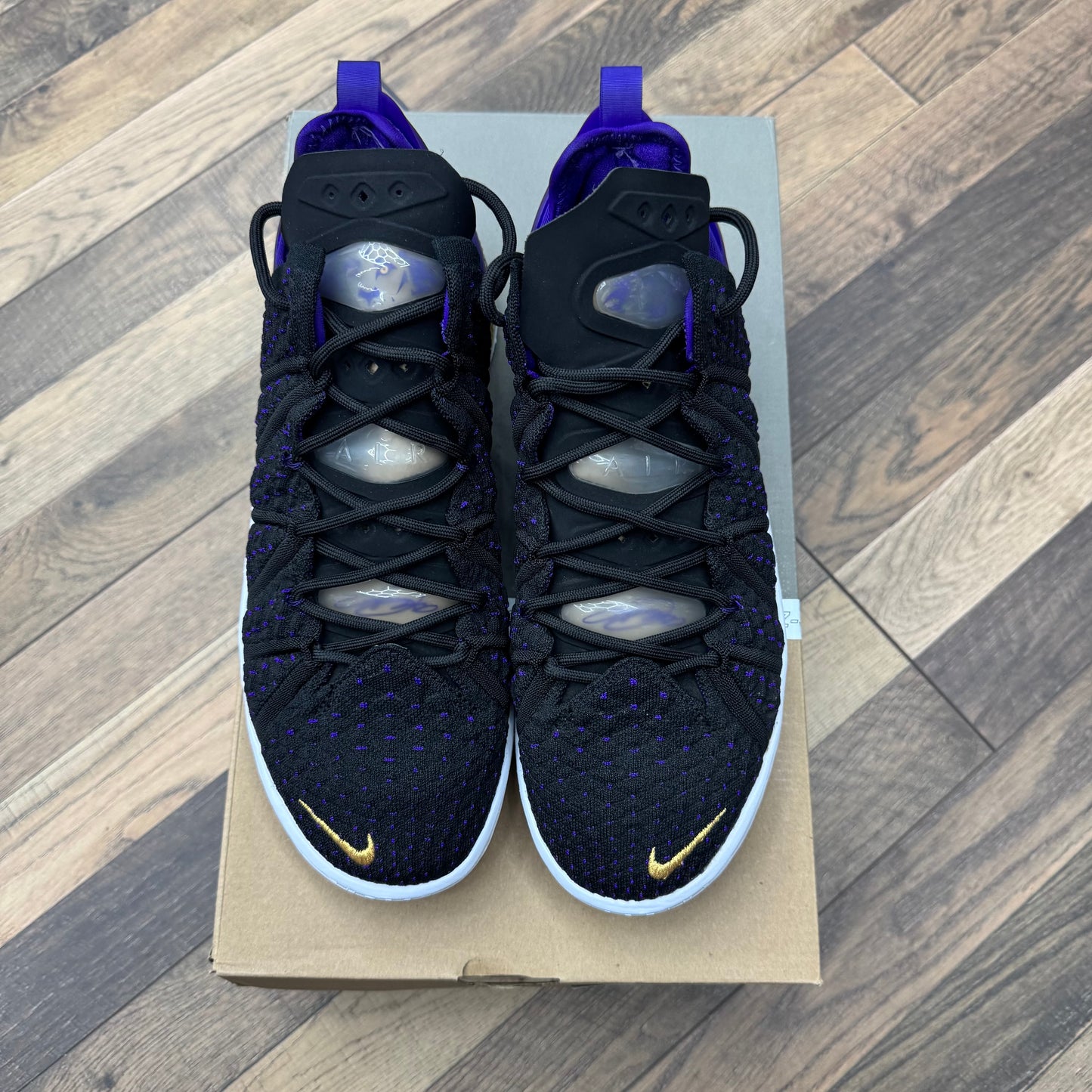 LeBron 18 Lakers sz 9.5 (Preowned)
