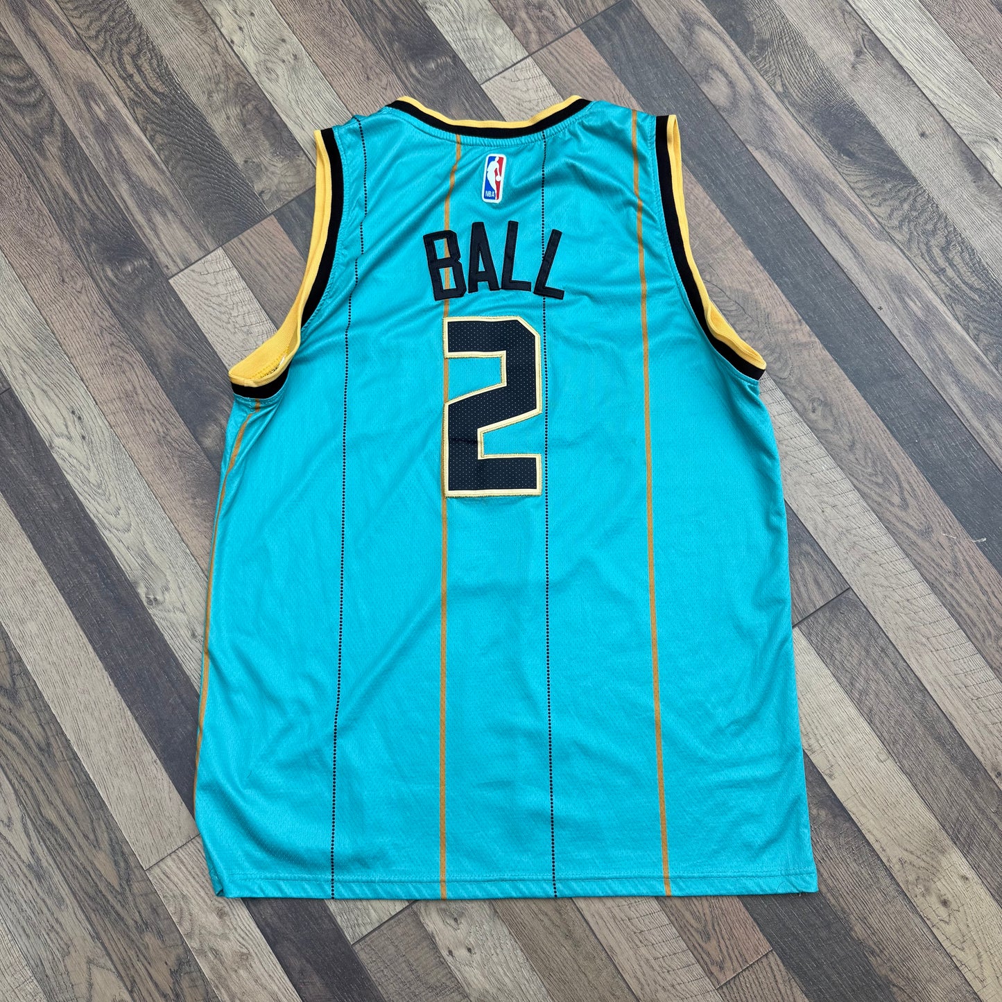 Hornets Buzz City LaMelo Ball Jersey Sz XL