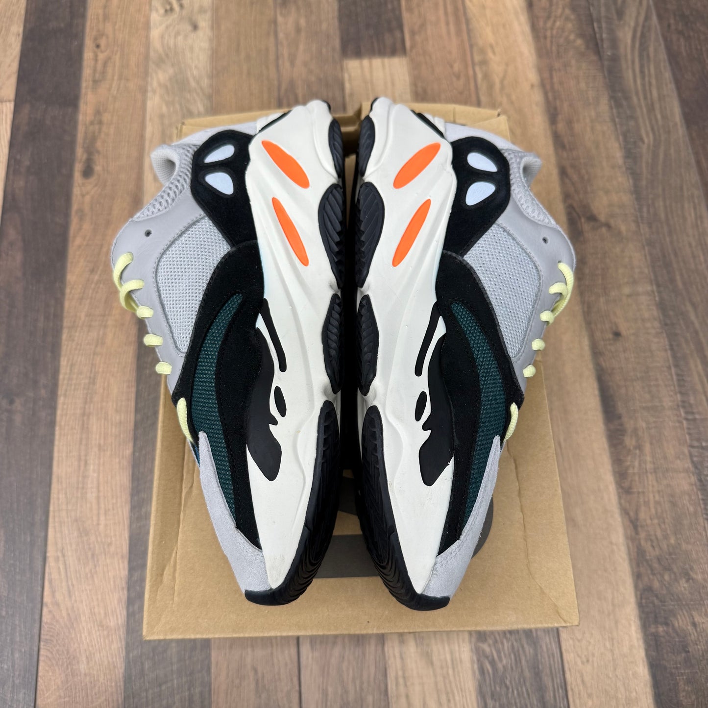 Yeezy 700 Waverunner Sz 10 (Preowned)