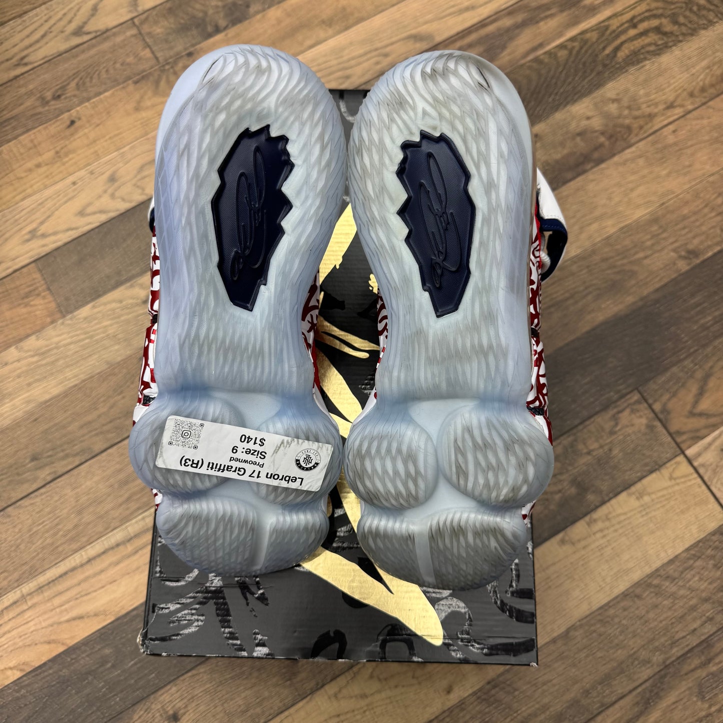 LeBron 17 Graffiti Sz 9 (Preowned)