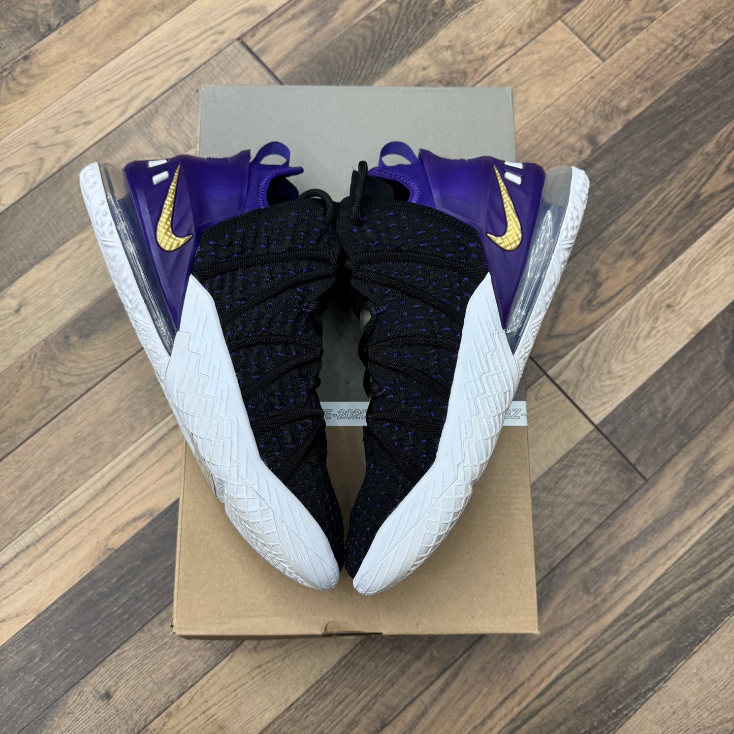 LeBron 18 Lakers sz 9.5 (Preowned)