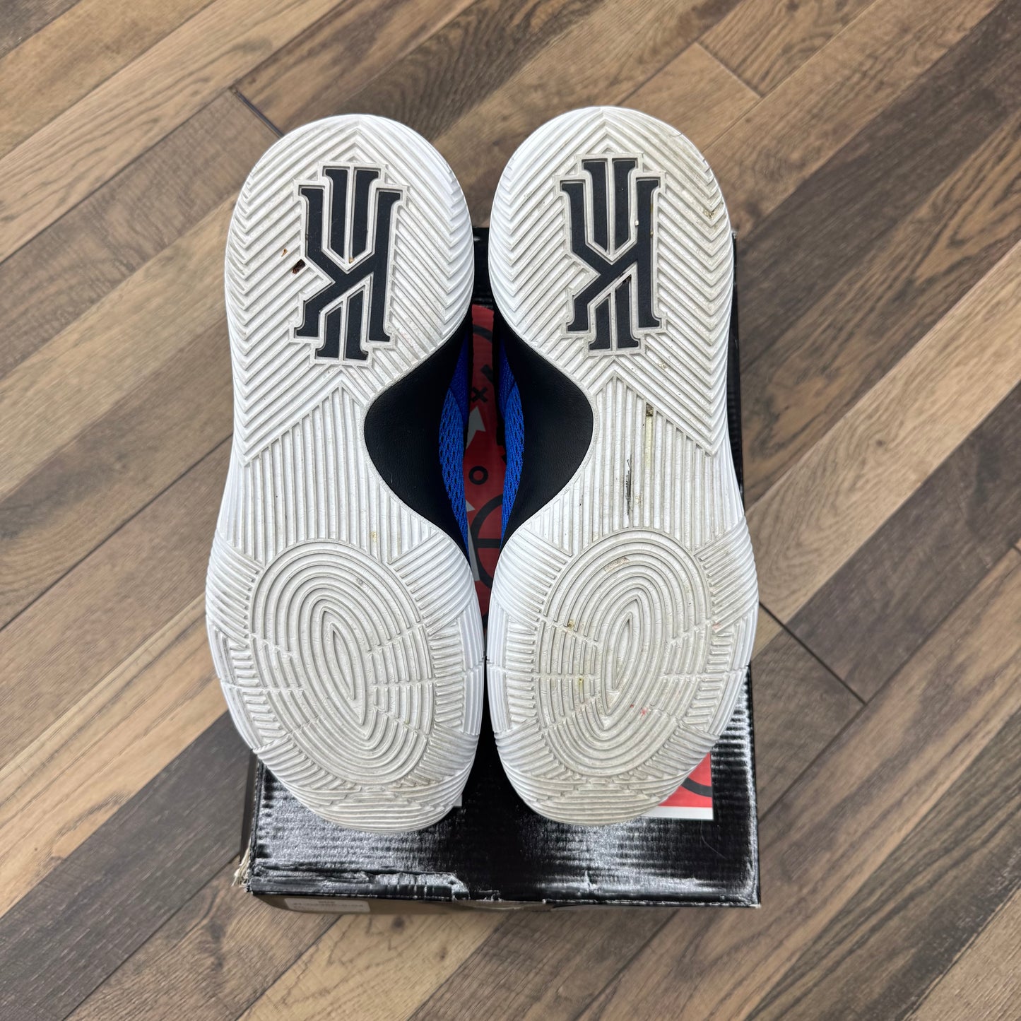 Nike Kyrie 2 Brotherhood Sz 9.5 (Preowned)