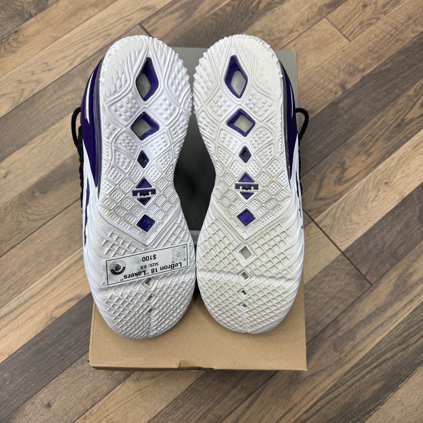 LeBron 18 Lakers sz 9.5 (Preowned)