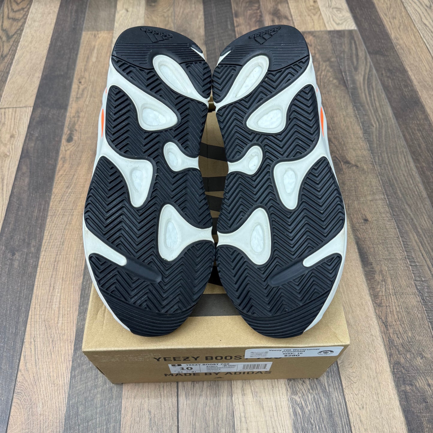 Yeezy 700 Waverunner Sz 10 (Preowned)