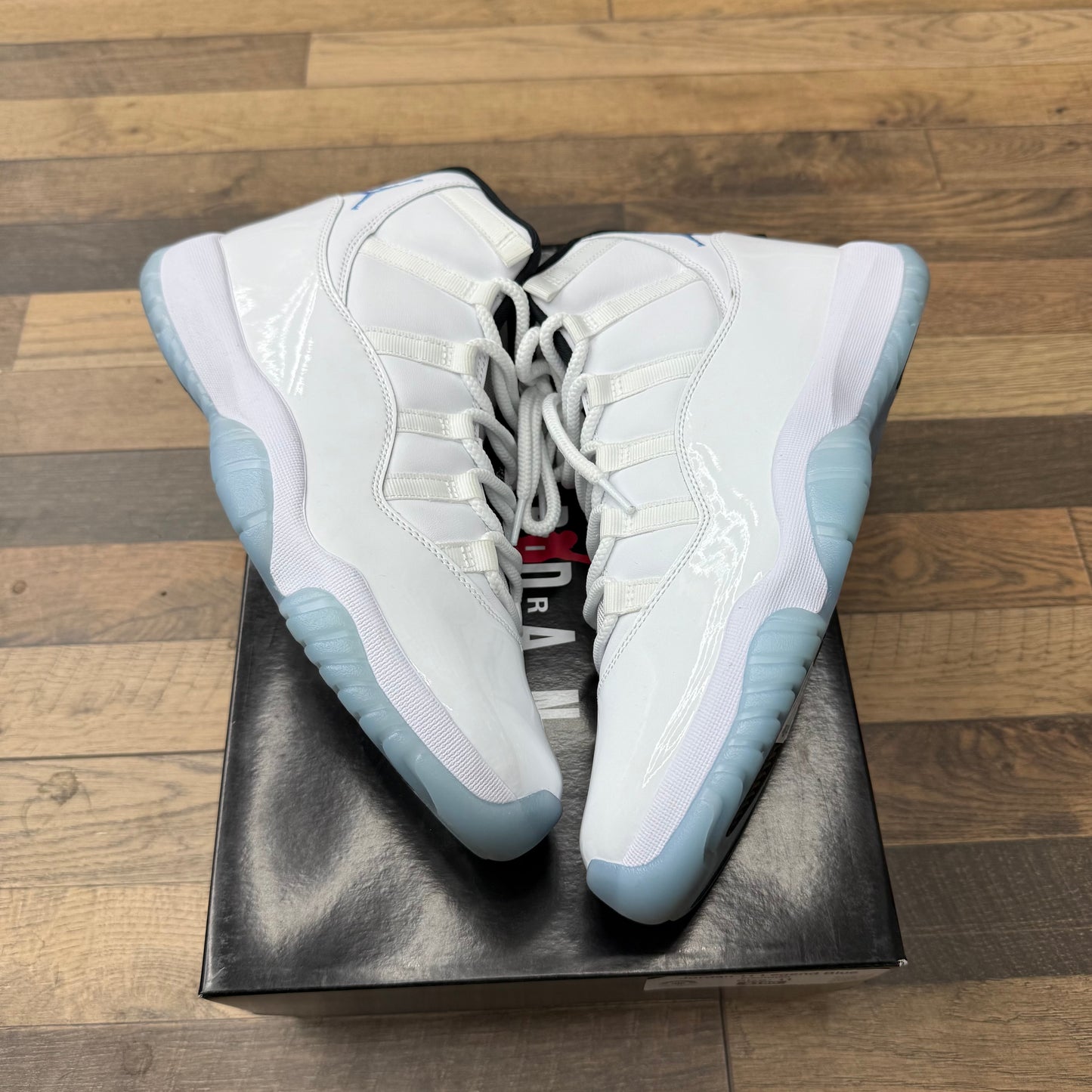 Jordan 11 Legend Blue Sz 11 (Preowned)