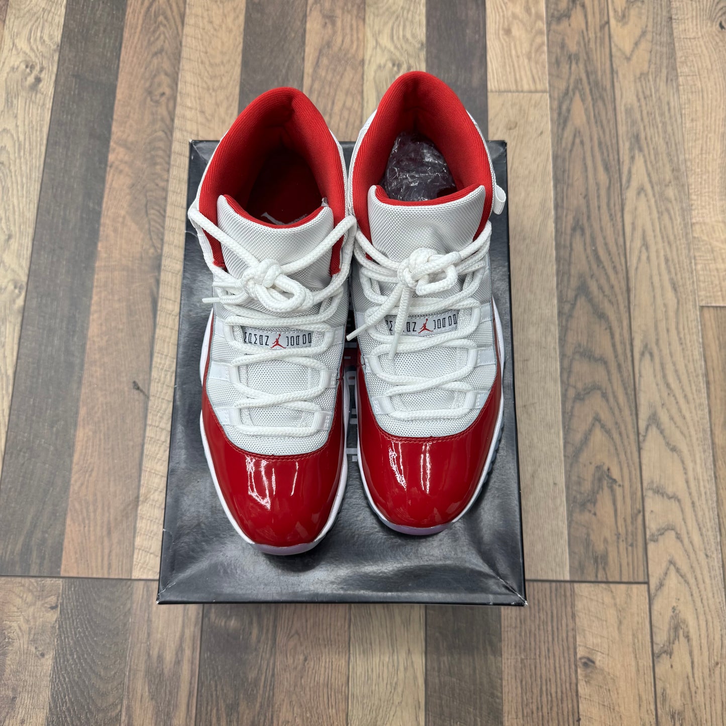 Jordan 11 Cherry Sz 10 (Preowned)