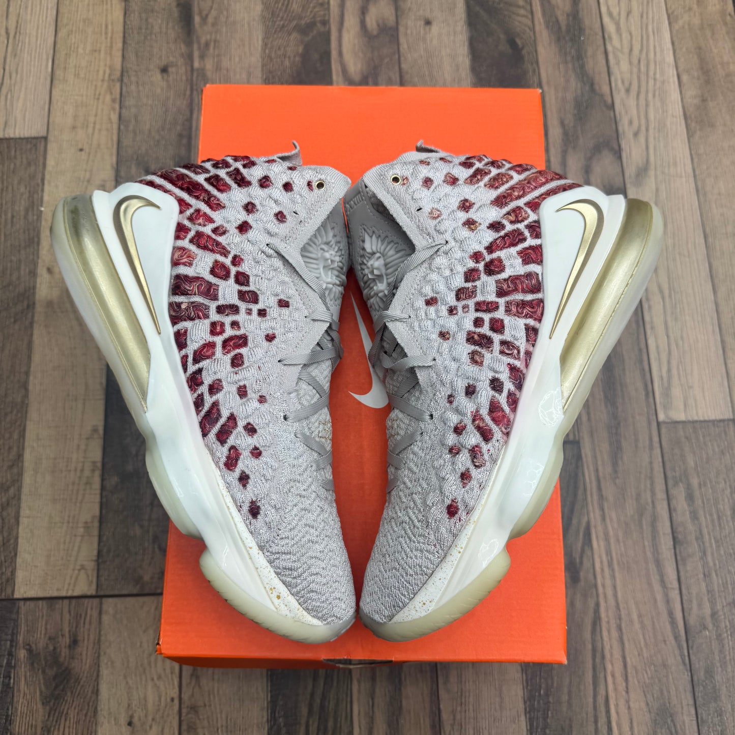 LeBron 17 Harlem Fashion Show Sz 9 (Preowned)