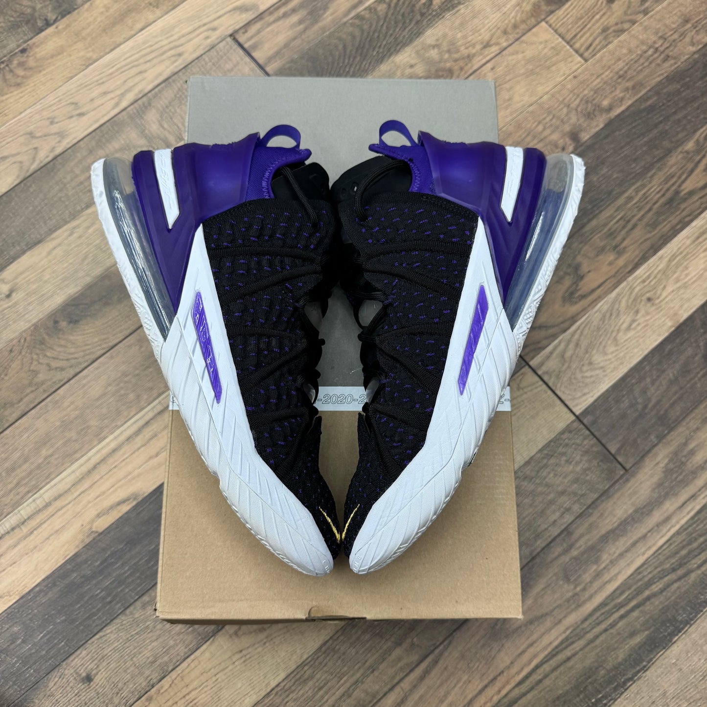 LeBron 18 Lakers sz 9.5 (Preowned)