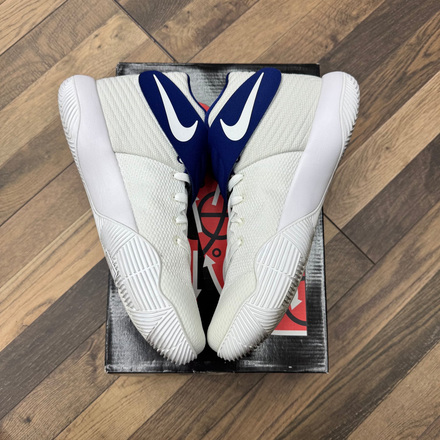 Nike Kyrie 2 USA Sz 9.5 (Preowned)