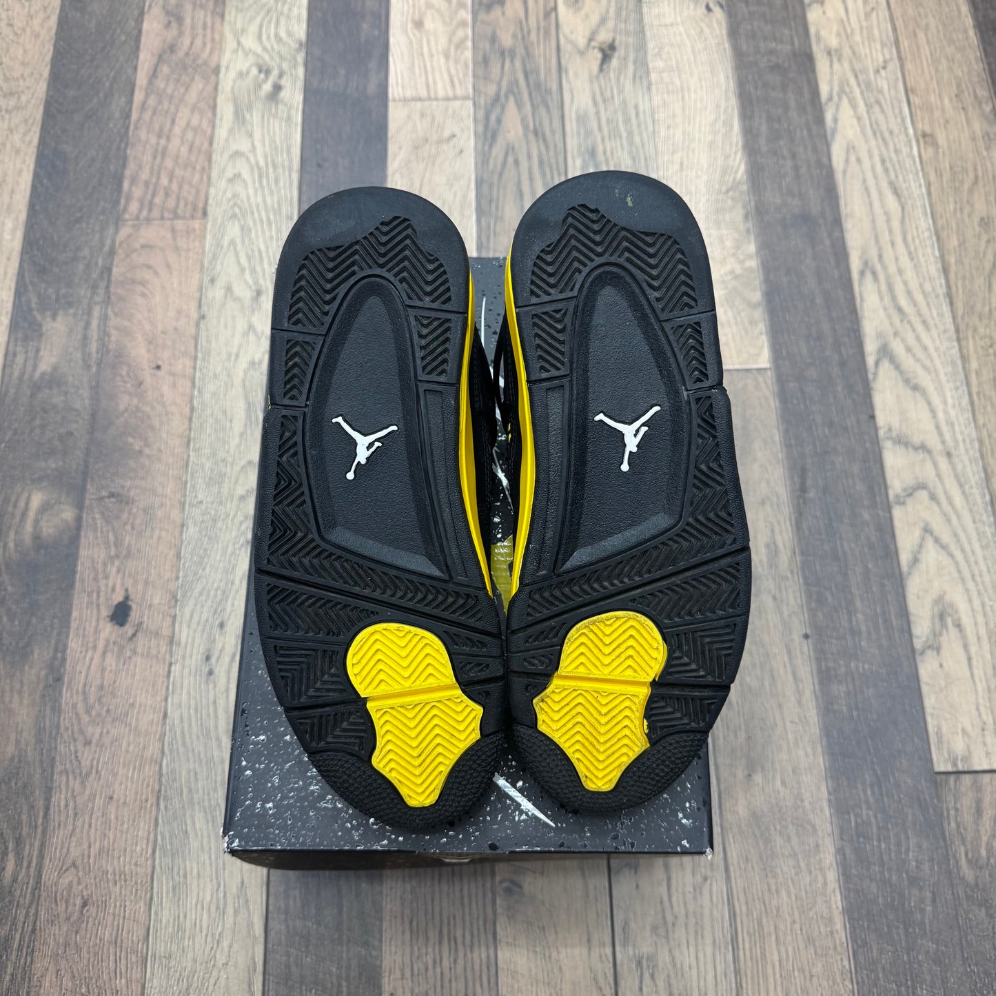 Jordan 4 Thunder Sz 6.5Y (Preowned)