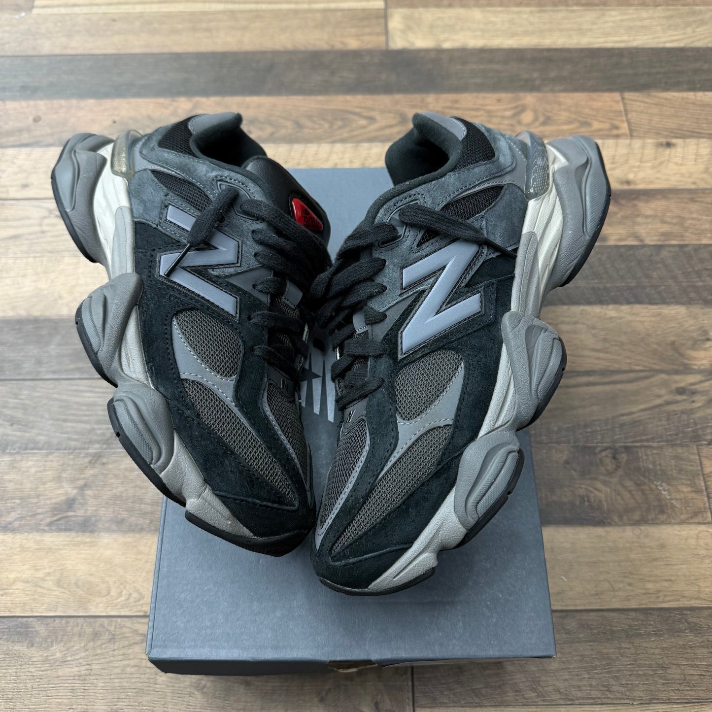 New Balance 9060 Castlerock Black Sz 9.5 (Preowned)