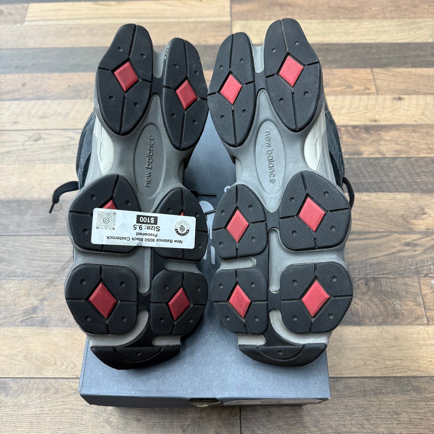 New Balance 9060 Castlerock Black Sz 9.5 (Preowned)