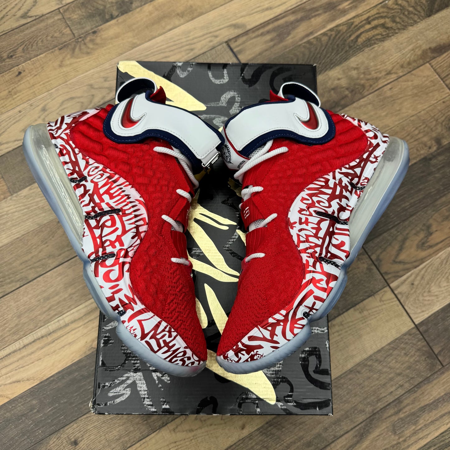 LeBron 17 Graffiti Sz 9 (Preowned)