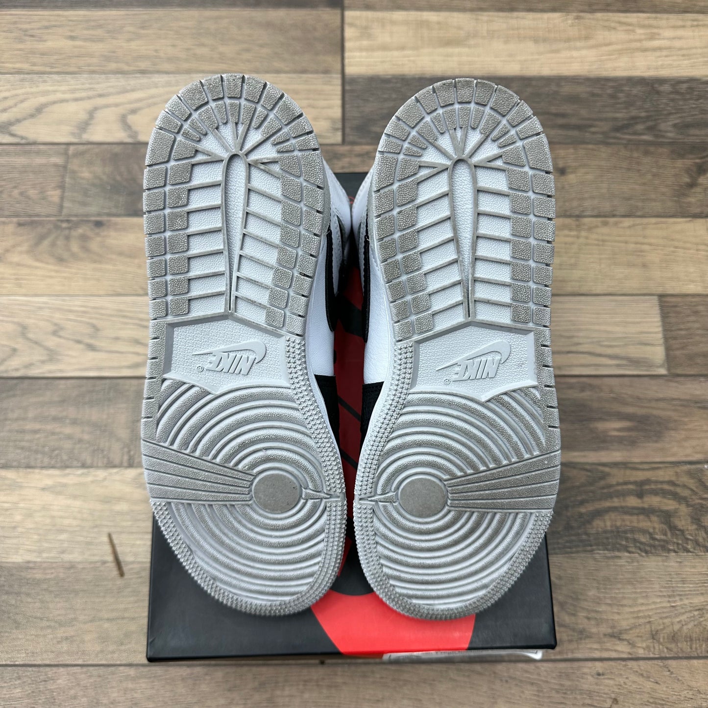 Jordan 1 High Bleached Coral Sz 5Y (Preowned)
