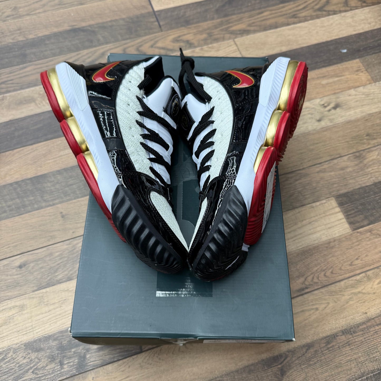 Nike LeBron 16 Remix Sz 9 (Preowned)
