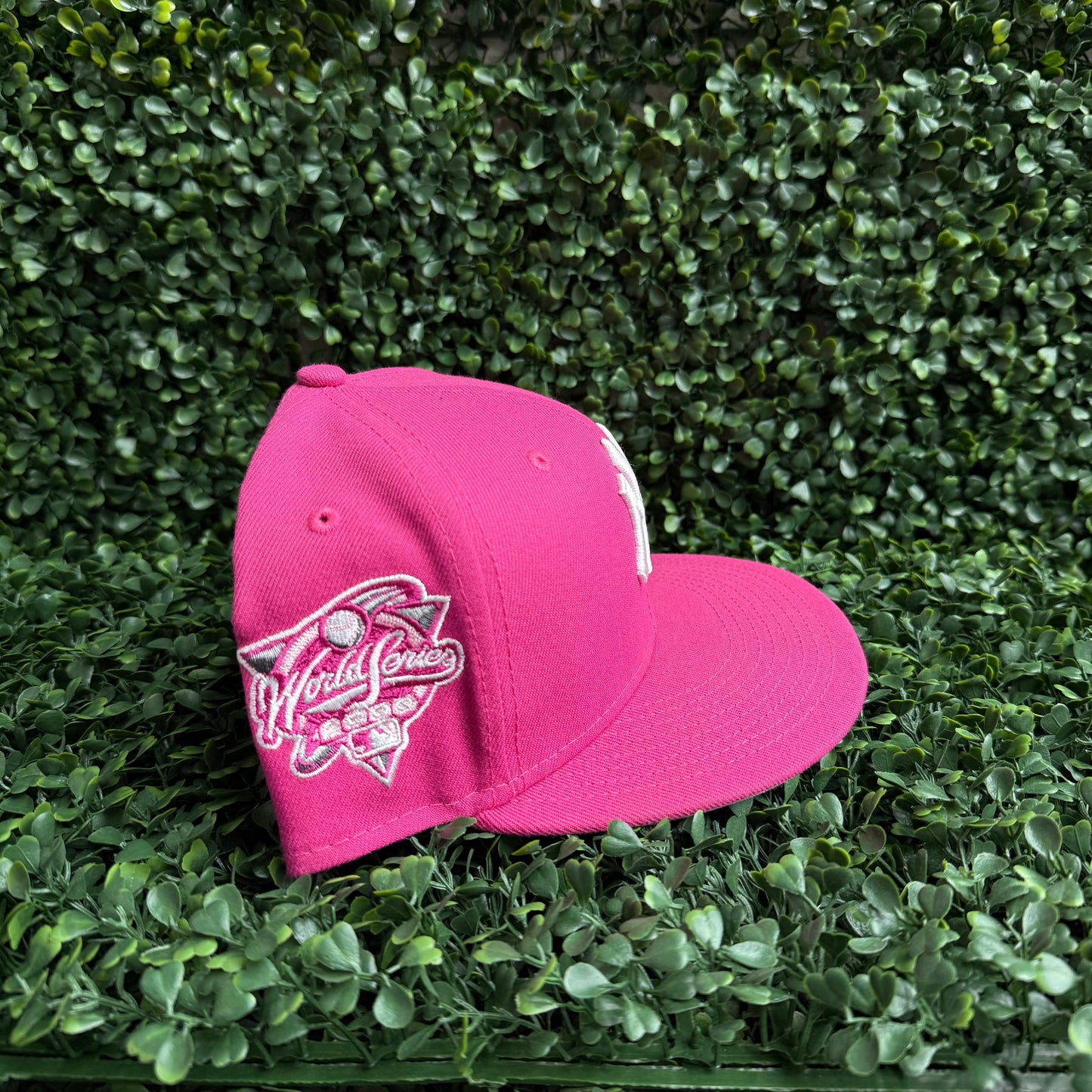NY Yankees World Series Patch Fuchsia New Era Fitted