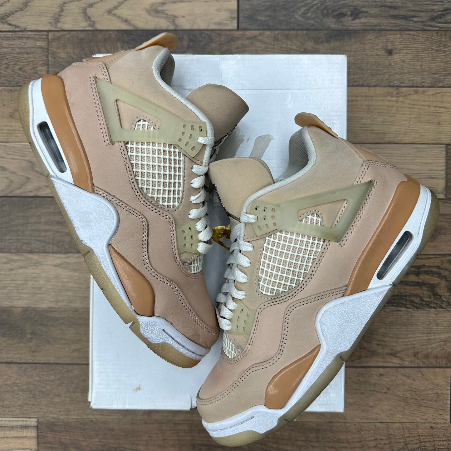 Jordan 4 Shimmer Sz 7W/5.5M (Preowned)