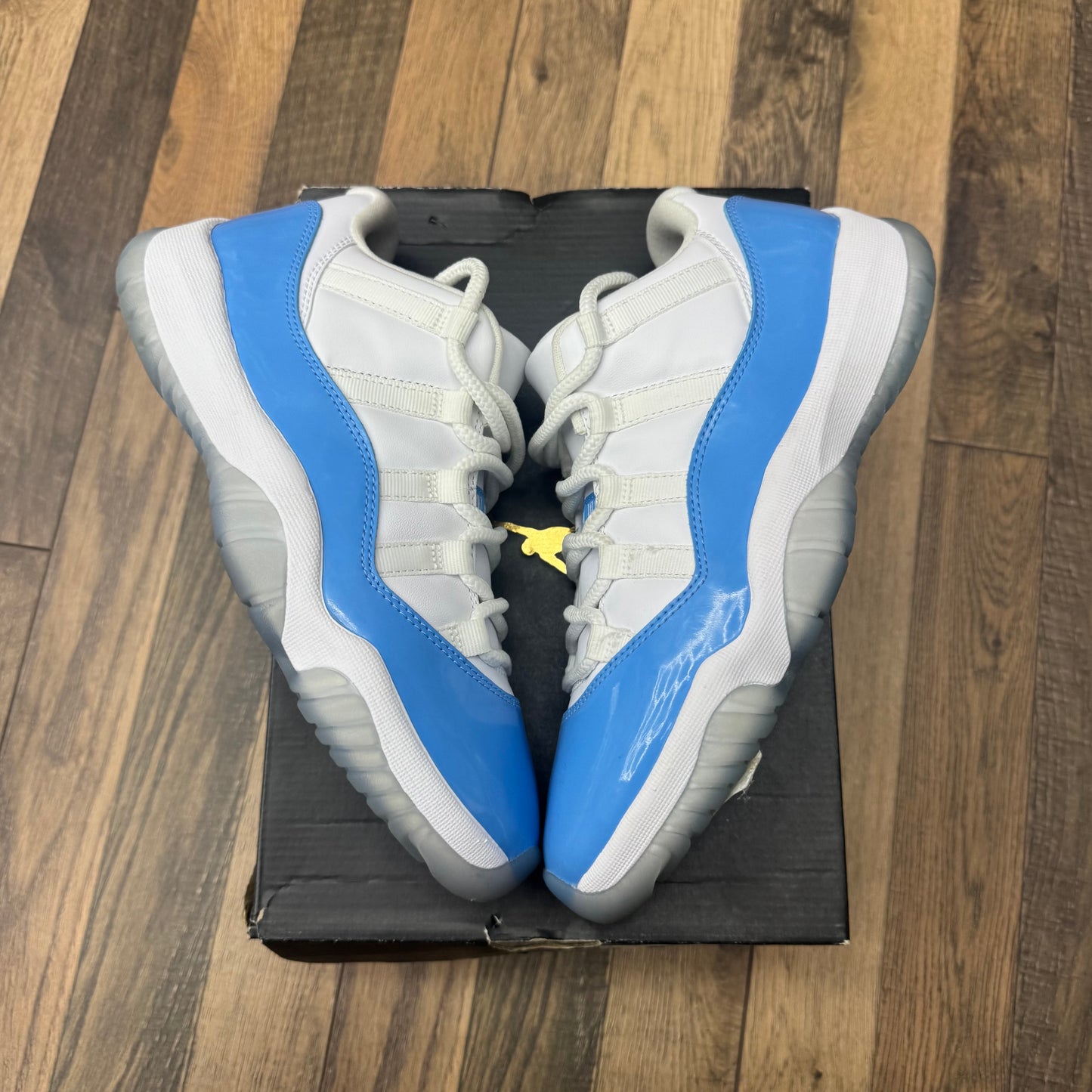 Jordan 11 Low University Blue Sz 7.5 (Preowned)