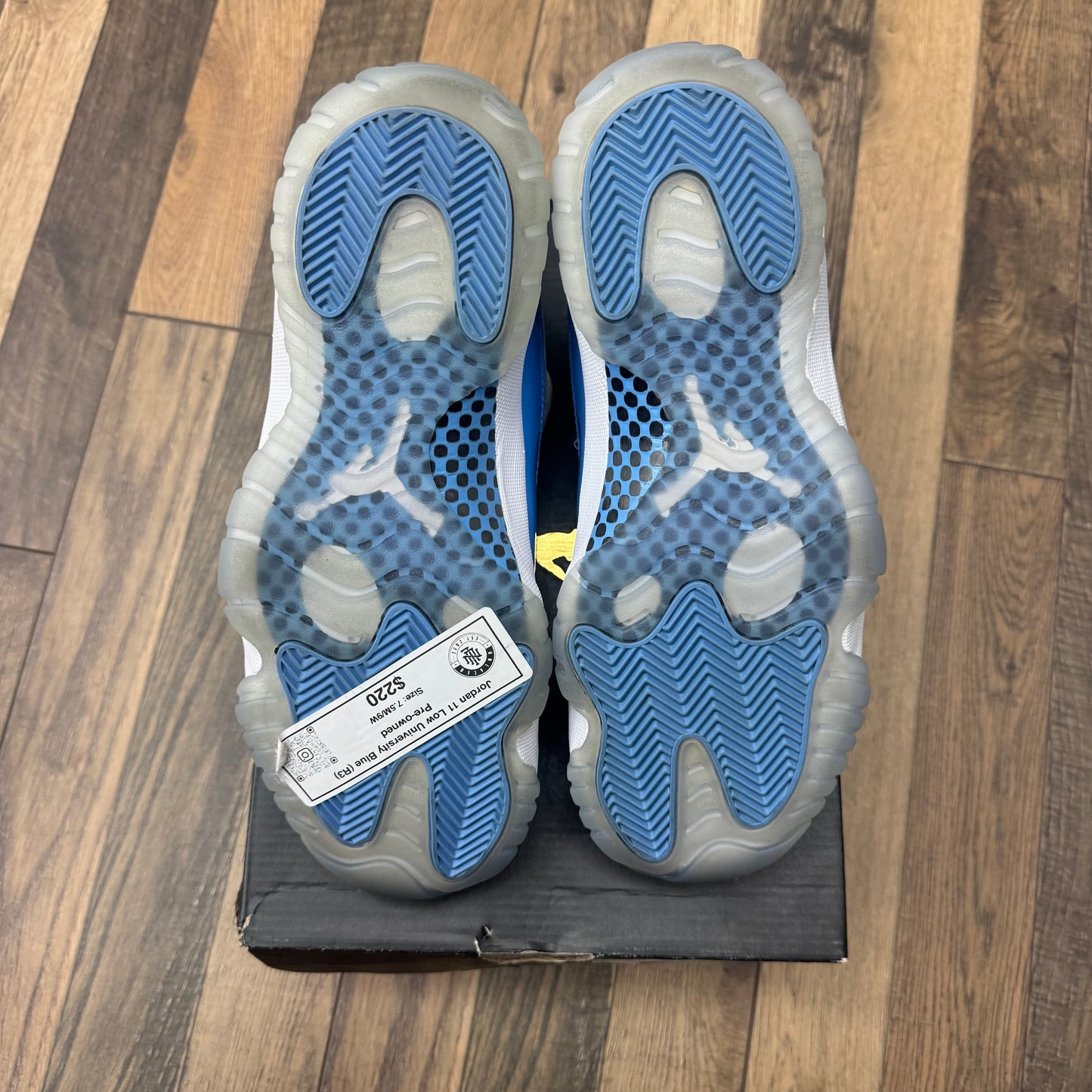 Jordan 11 Low University Blue Sz 7.5 (Preowned)
