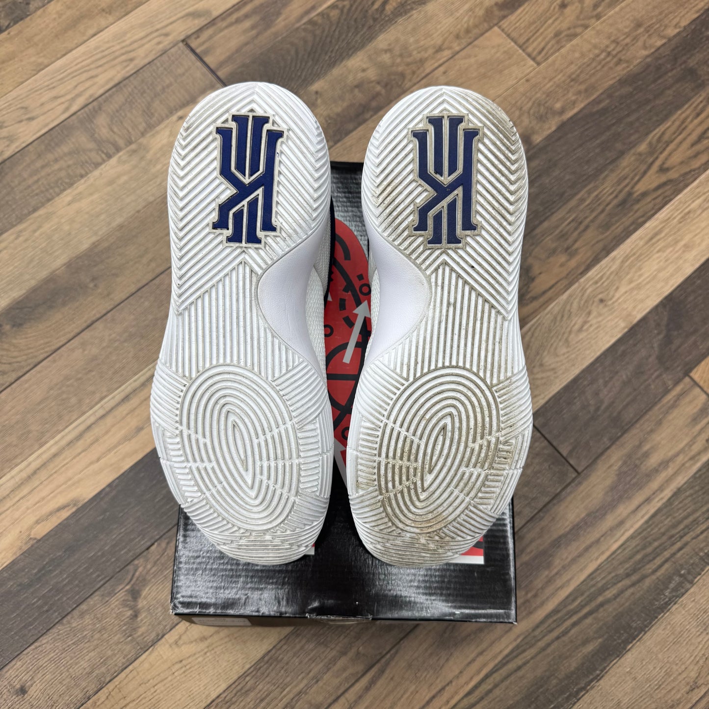 Nike Kyrie 2 USA Sz 9.5 (Preowned)