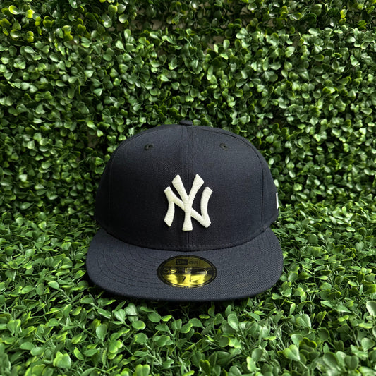 NY Yankees Navy New Era Fitted (Multiple Sizes)