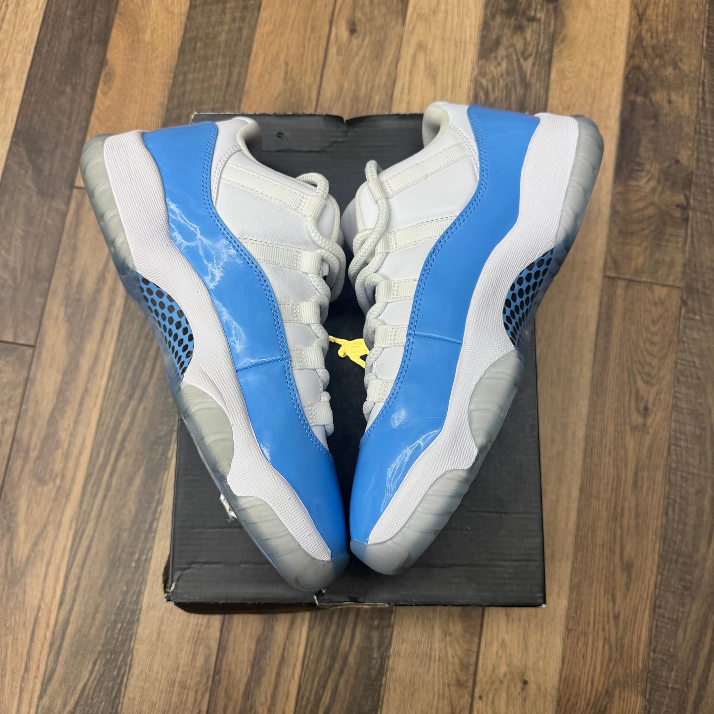 Jordan 11 Low University Blue Sz 7.5 (Preowned)