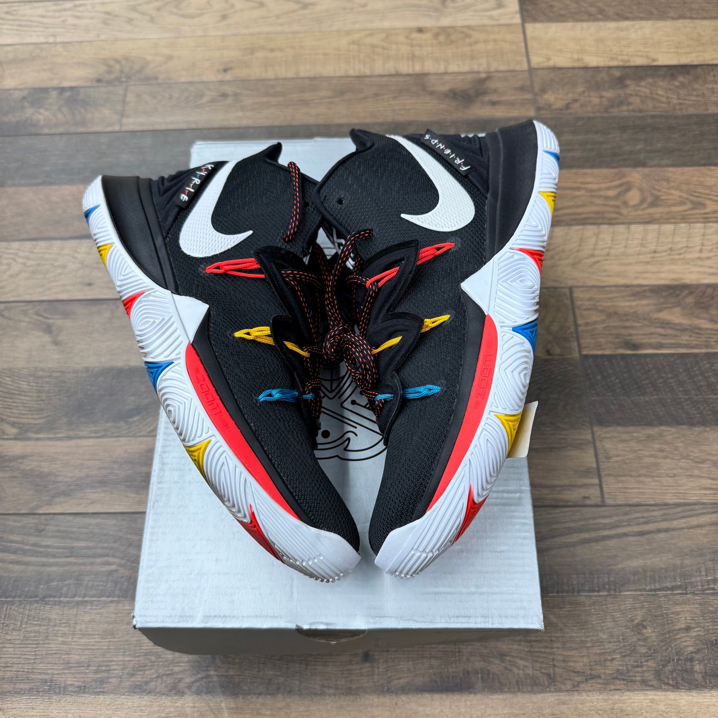 Nike Kyrie 5 Friends Sz 9.5 (Preowned)