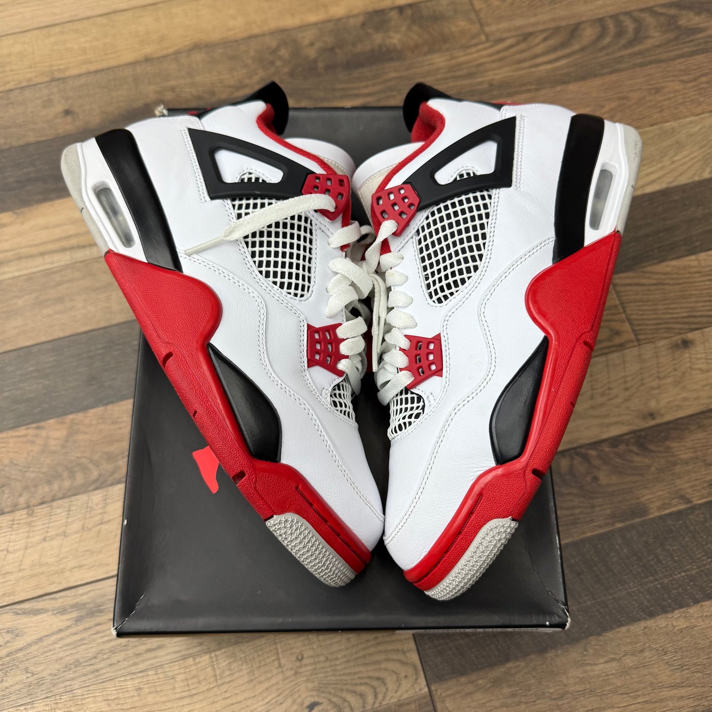 Jordan 4 Fire Red Sz 9 (Preowned)