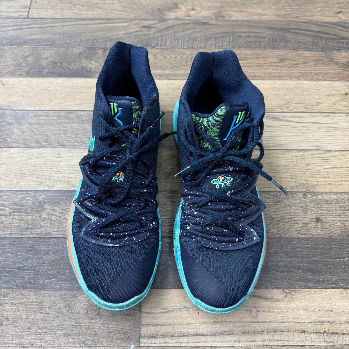 Nike Kyrie 5 UFO sz 11 (Preowned)