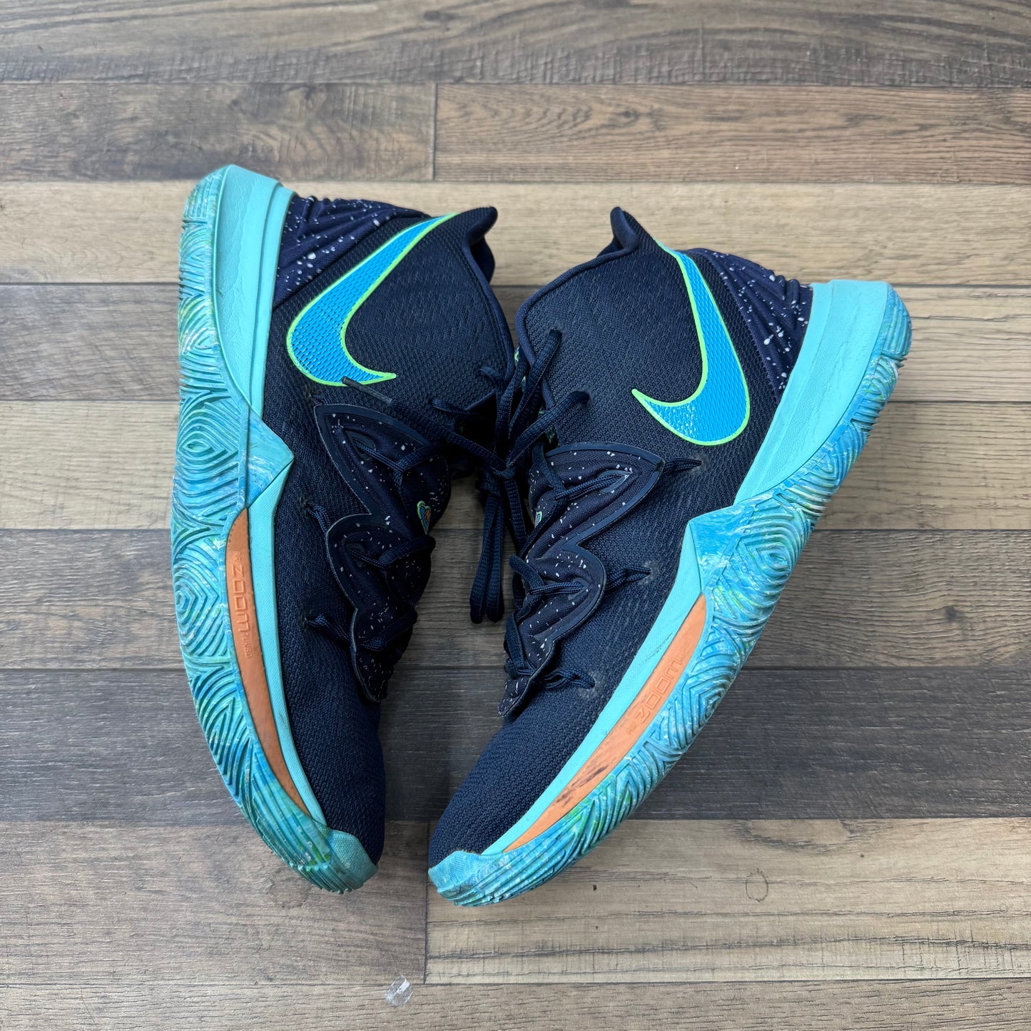 Nike Kyrie 5 UFO sz 11 (Preowned)