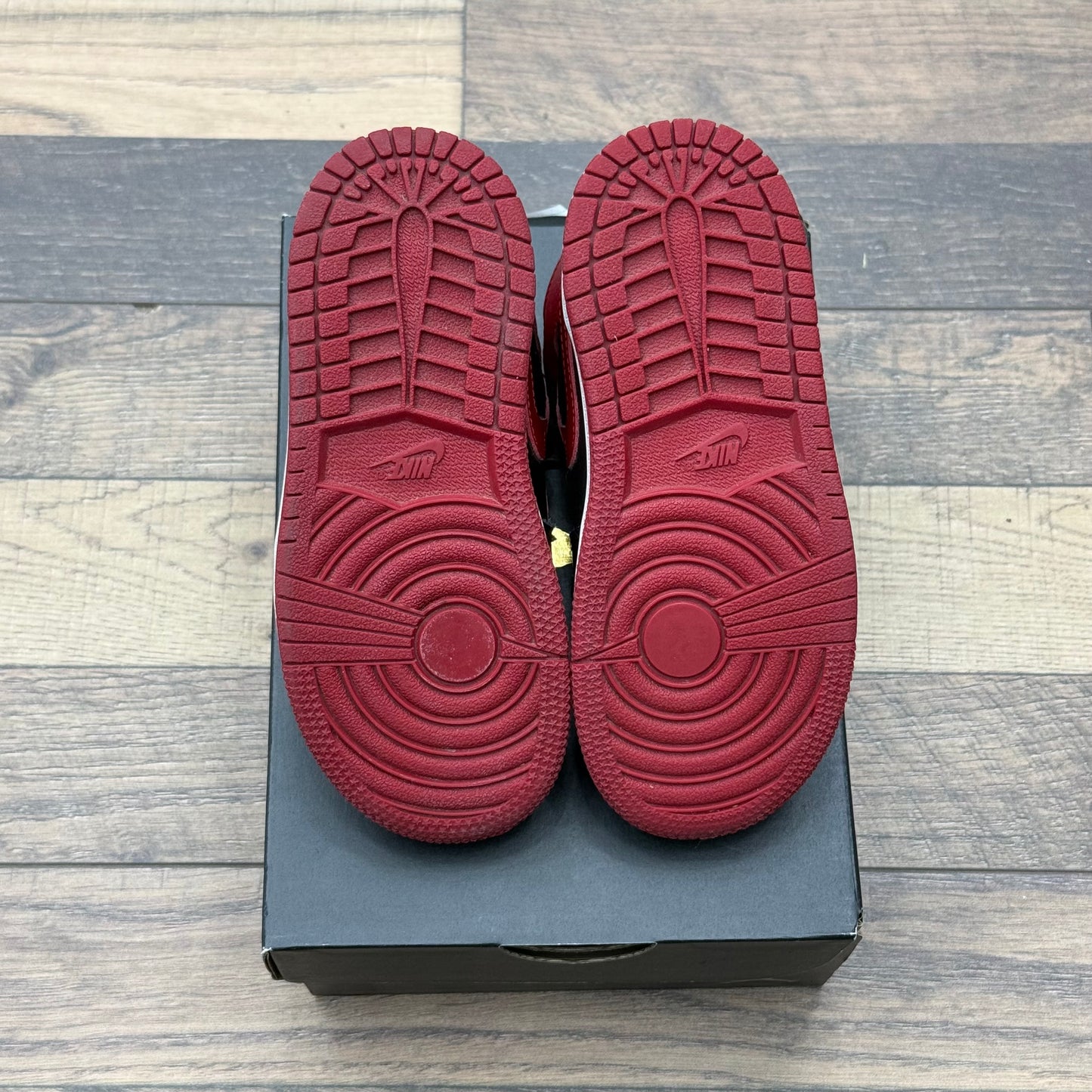 Jordan 1 Mid Bred Sz 9C (Preowned)