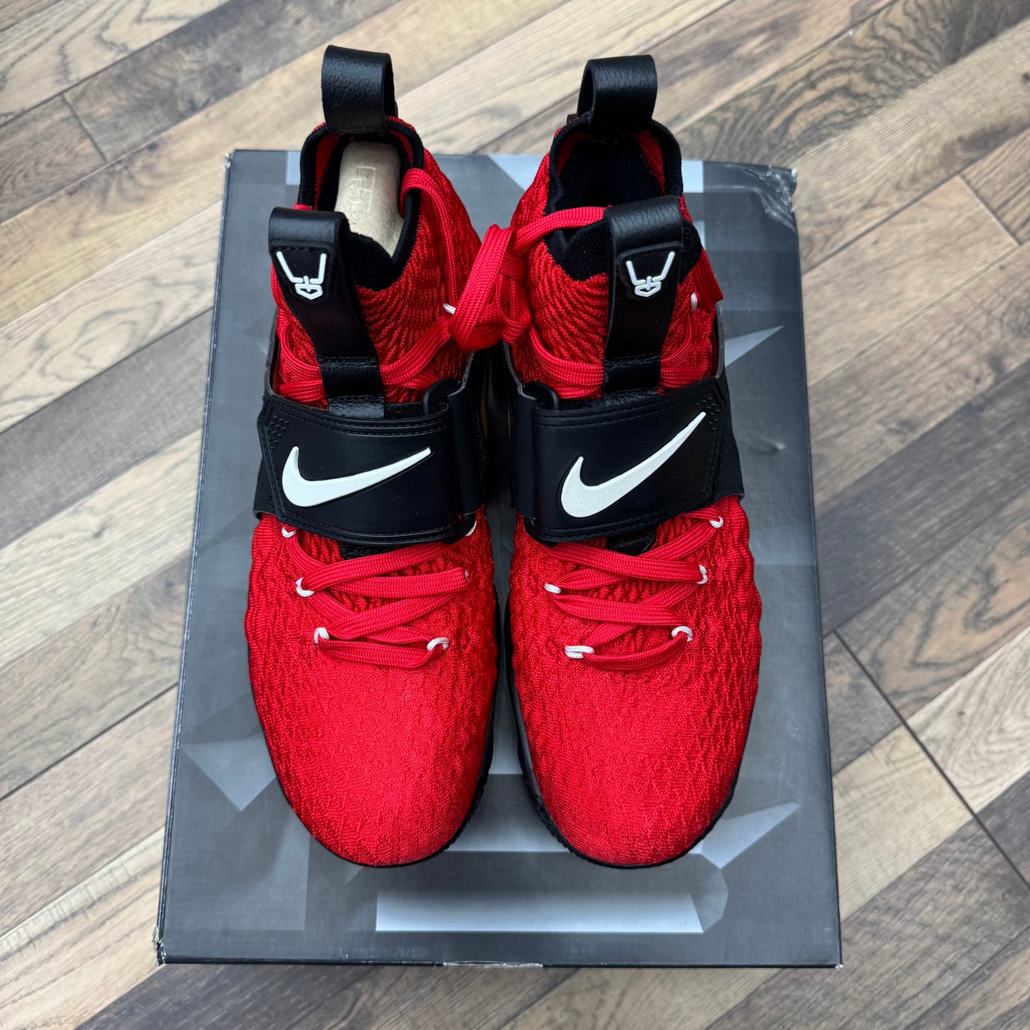 LeBron 15 Red Diamond Turf Sz 9.5 (Preowned)