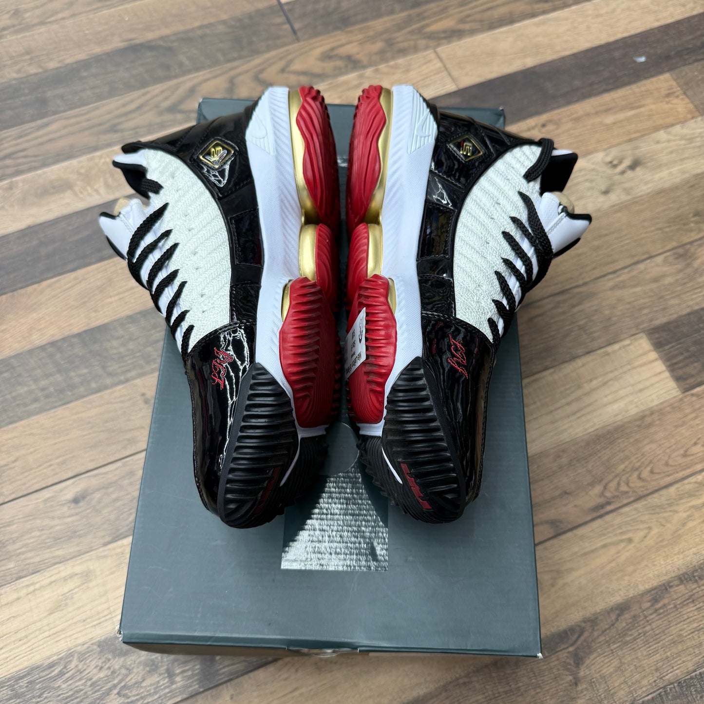 Nike LeBron 16 Remix Sz 9 (Preowned)
