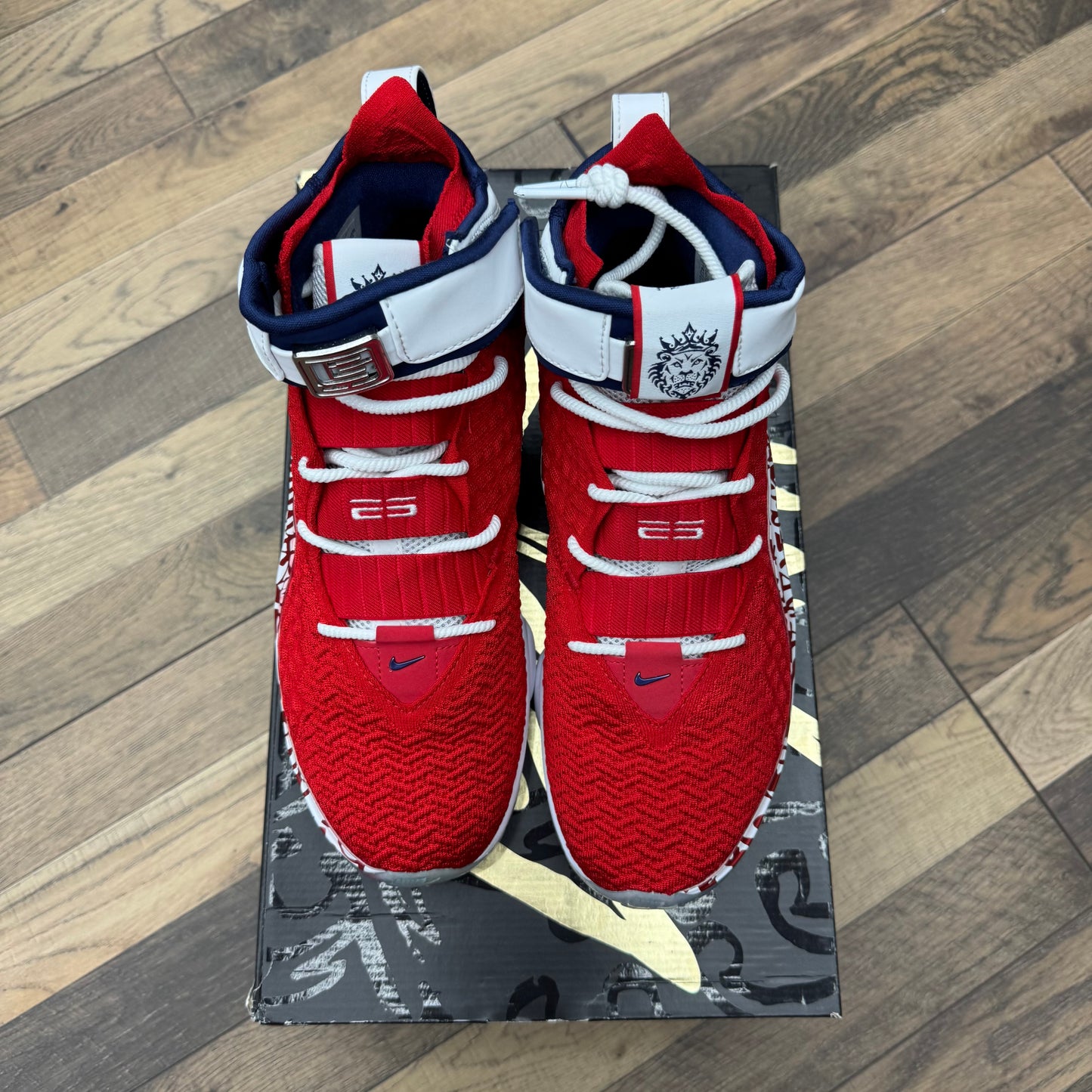 LeBron 17 Graffiti Sz 9 (Preowned)