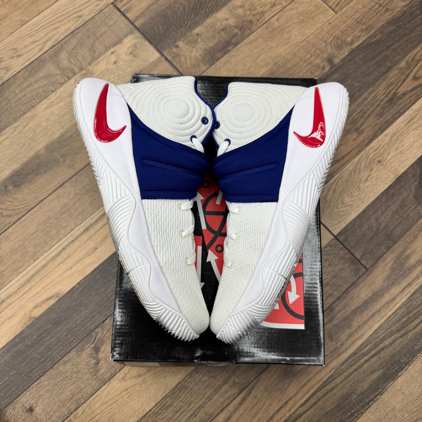 Nike Kyrie 2 USA Sz 9.5 (Preowned)