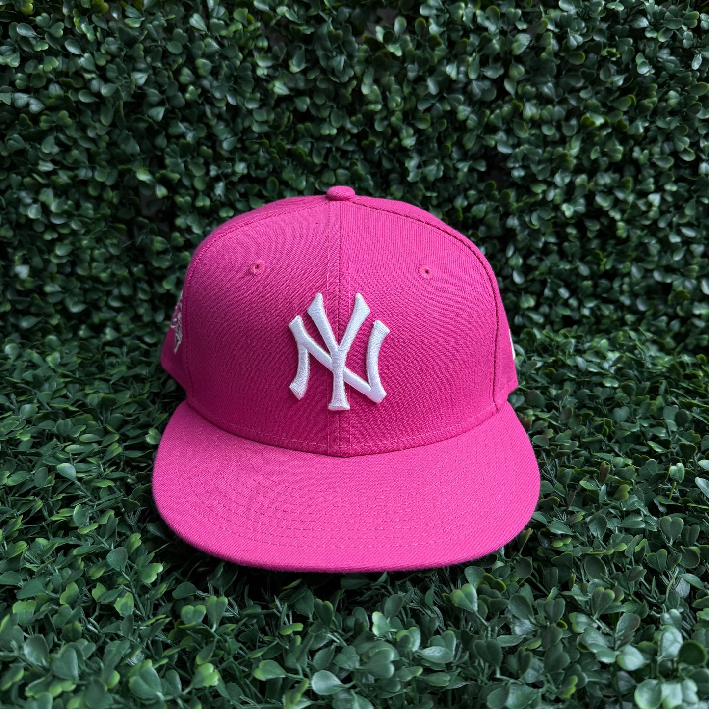 NY Yankees World Series Patch Fuchsia New Era Fitted