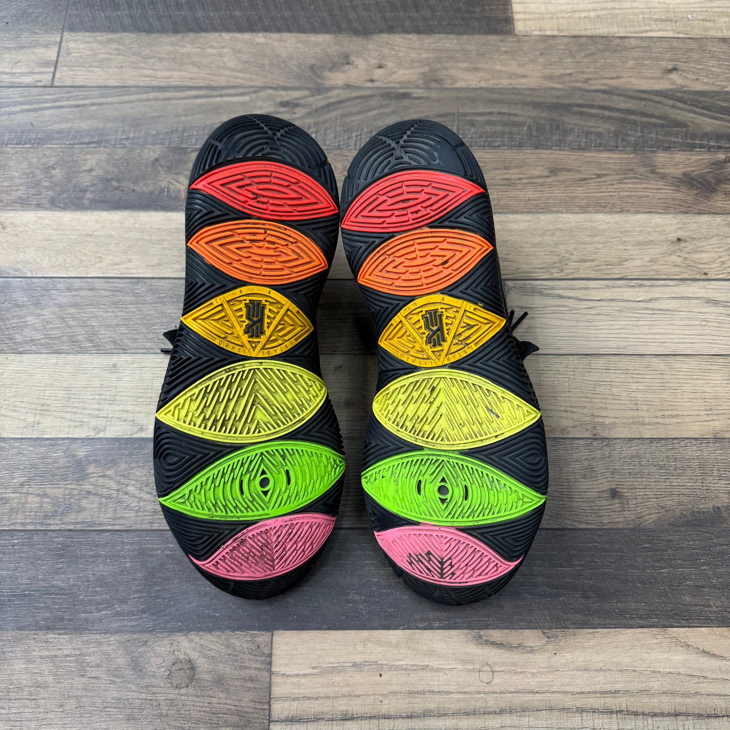 Nike Kyrie 5 Neon Sole Sz 10 (Preowned)