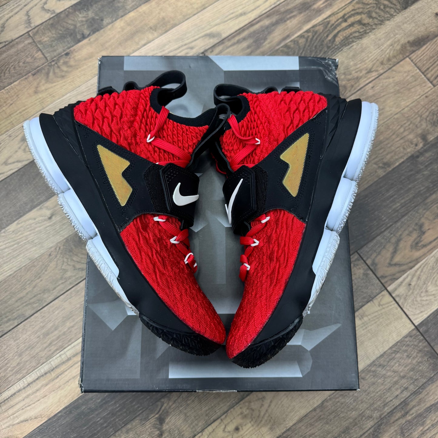 LeBron 15 Red Diamond Turf Sz 9.5 (Preowned)