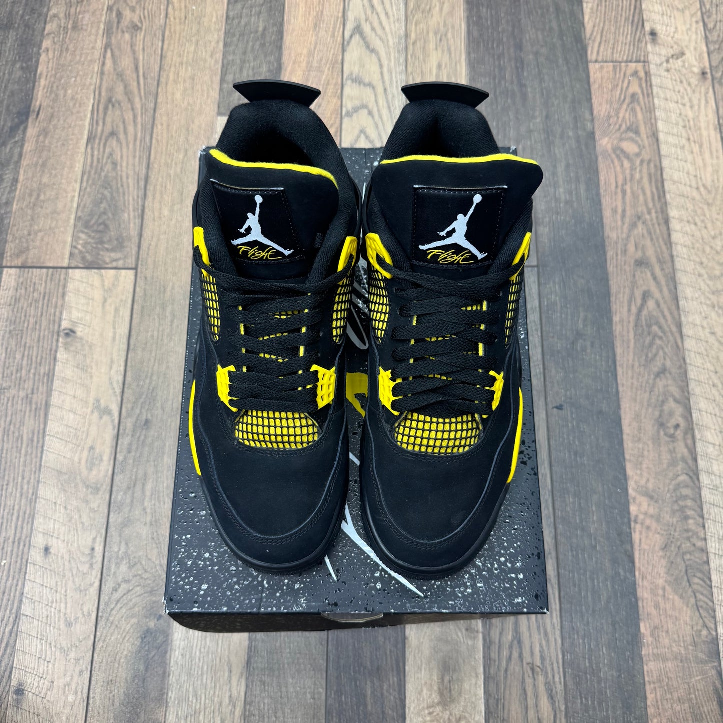 Jordan 4 Thunder Sz 11 (Preowned)