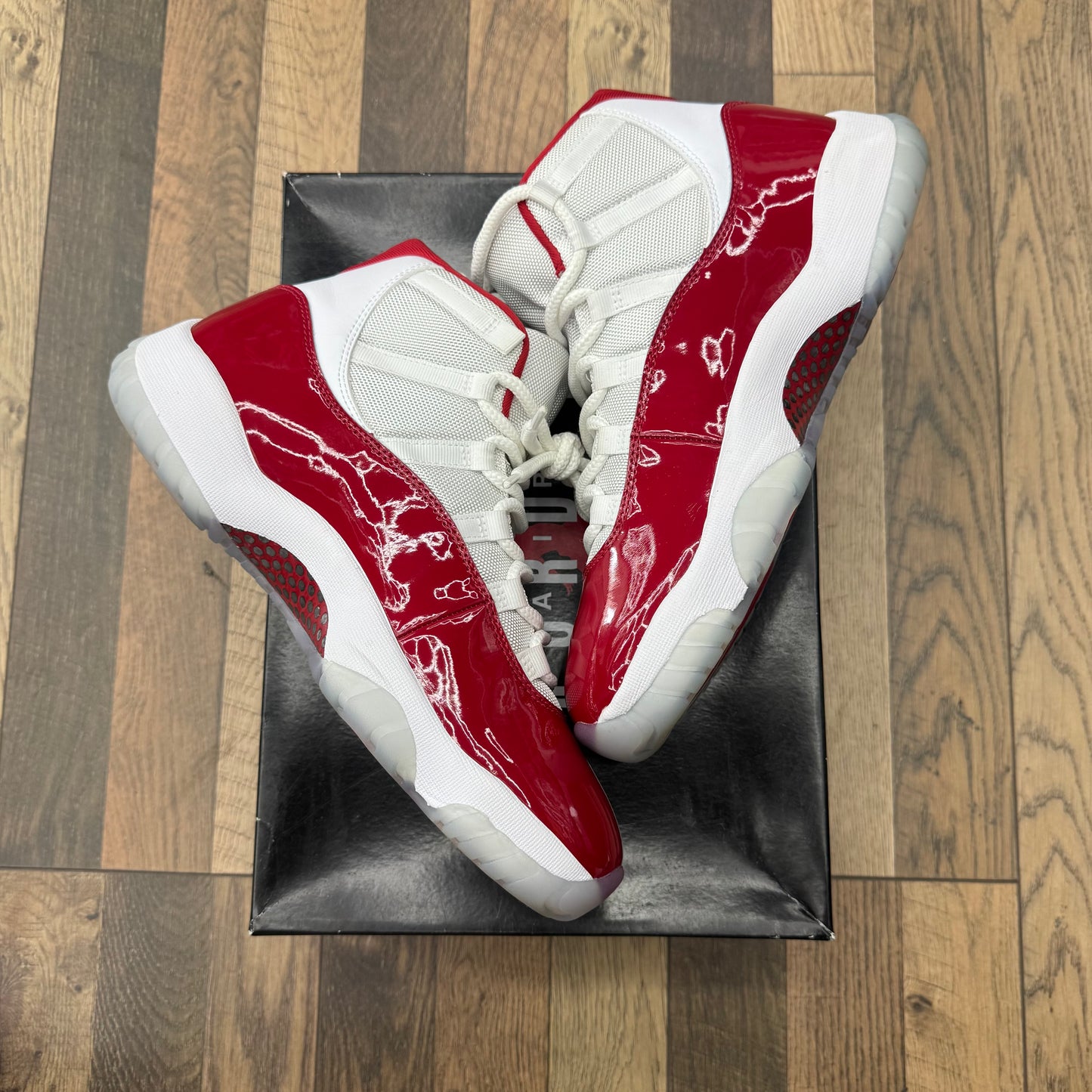 Jordan 11 Cherry Sz 10 (Preowned)