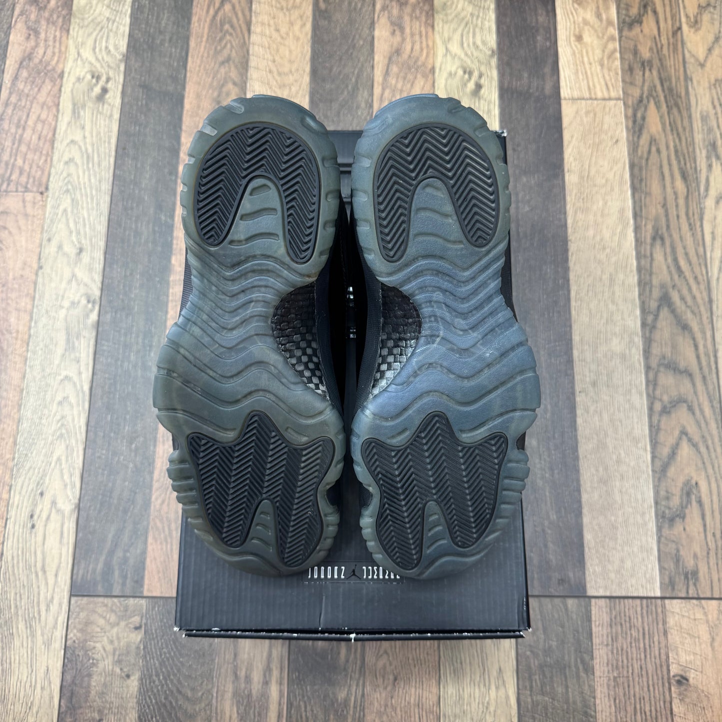 Jordan 11 Cap & Gown Sz 10 (Preowned)