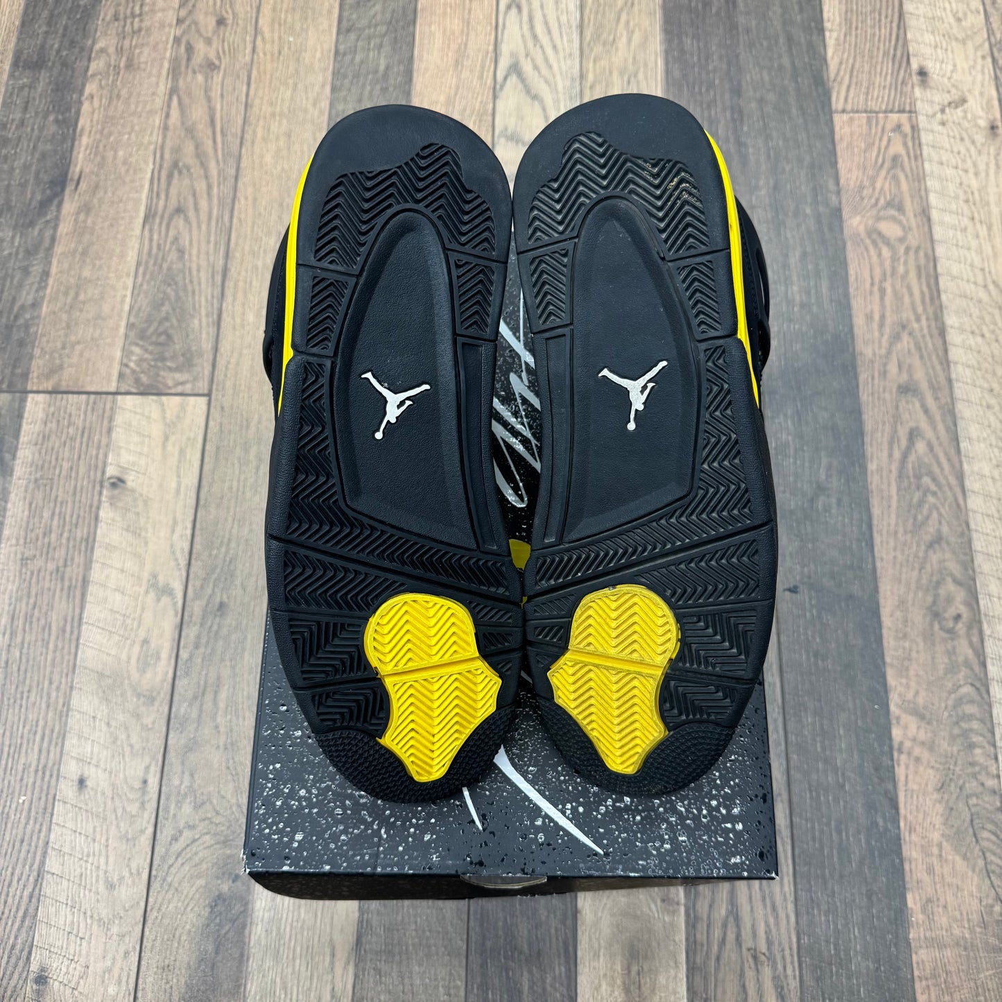 Jordan 4 Thunder Sz 11 (Preowned)