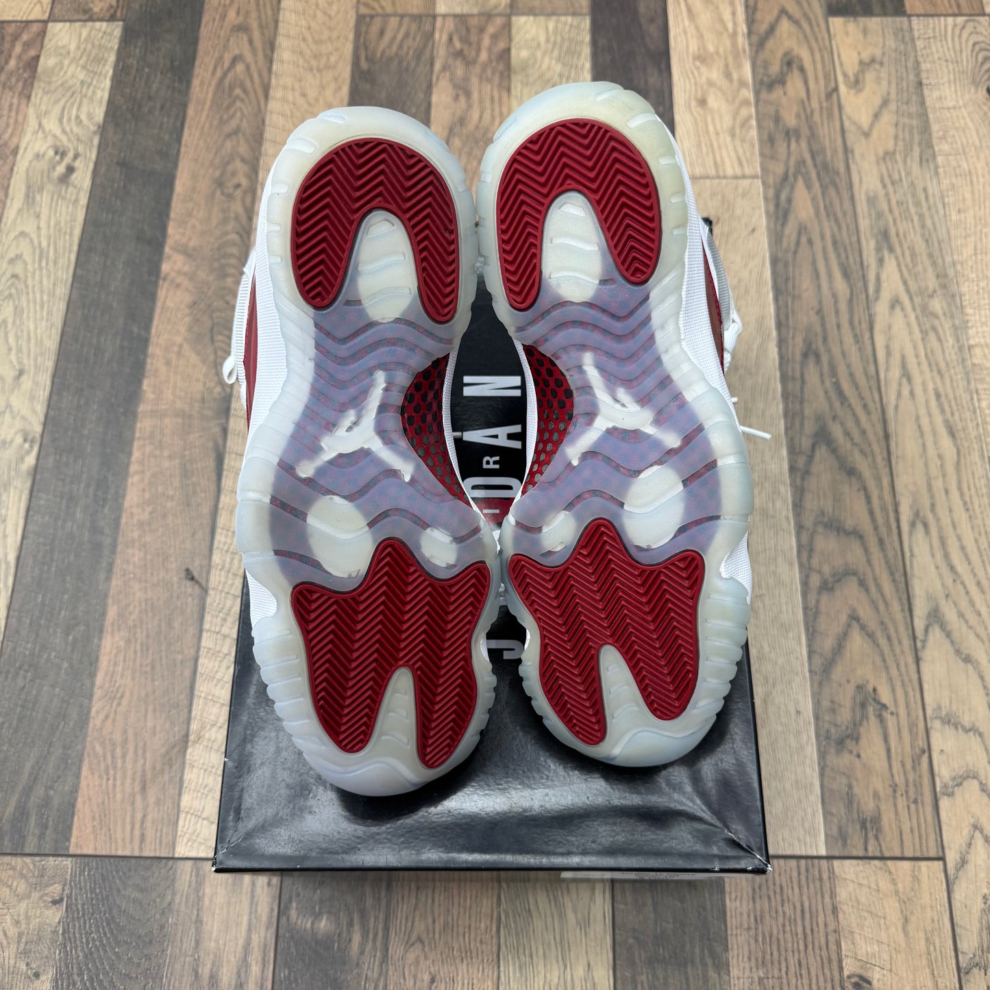 Jordan 11 Cherry Sz 10 (Preowned)
