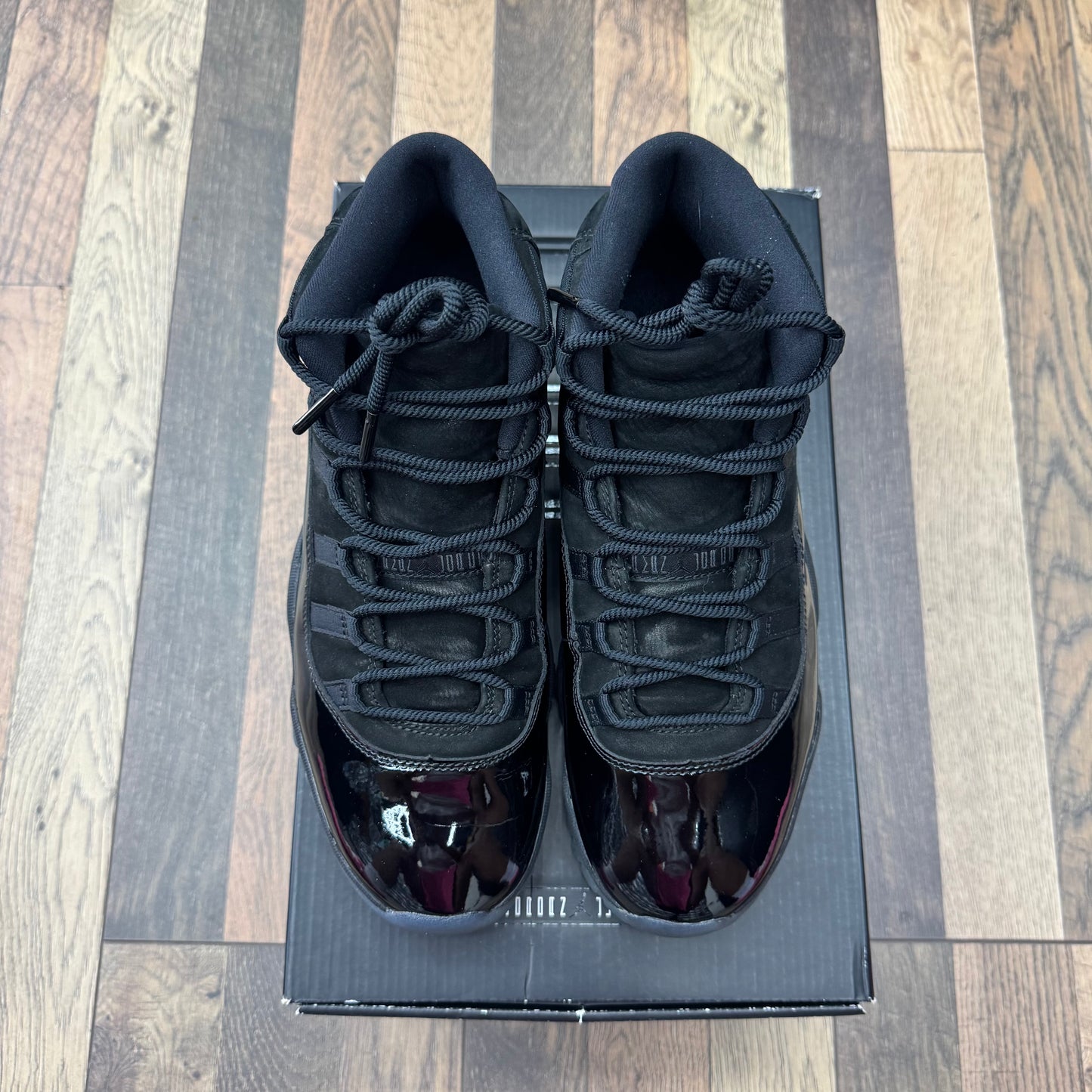 Jordan 11 Cap & Gown Sz 10 (Preowned)