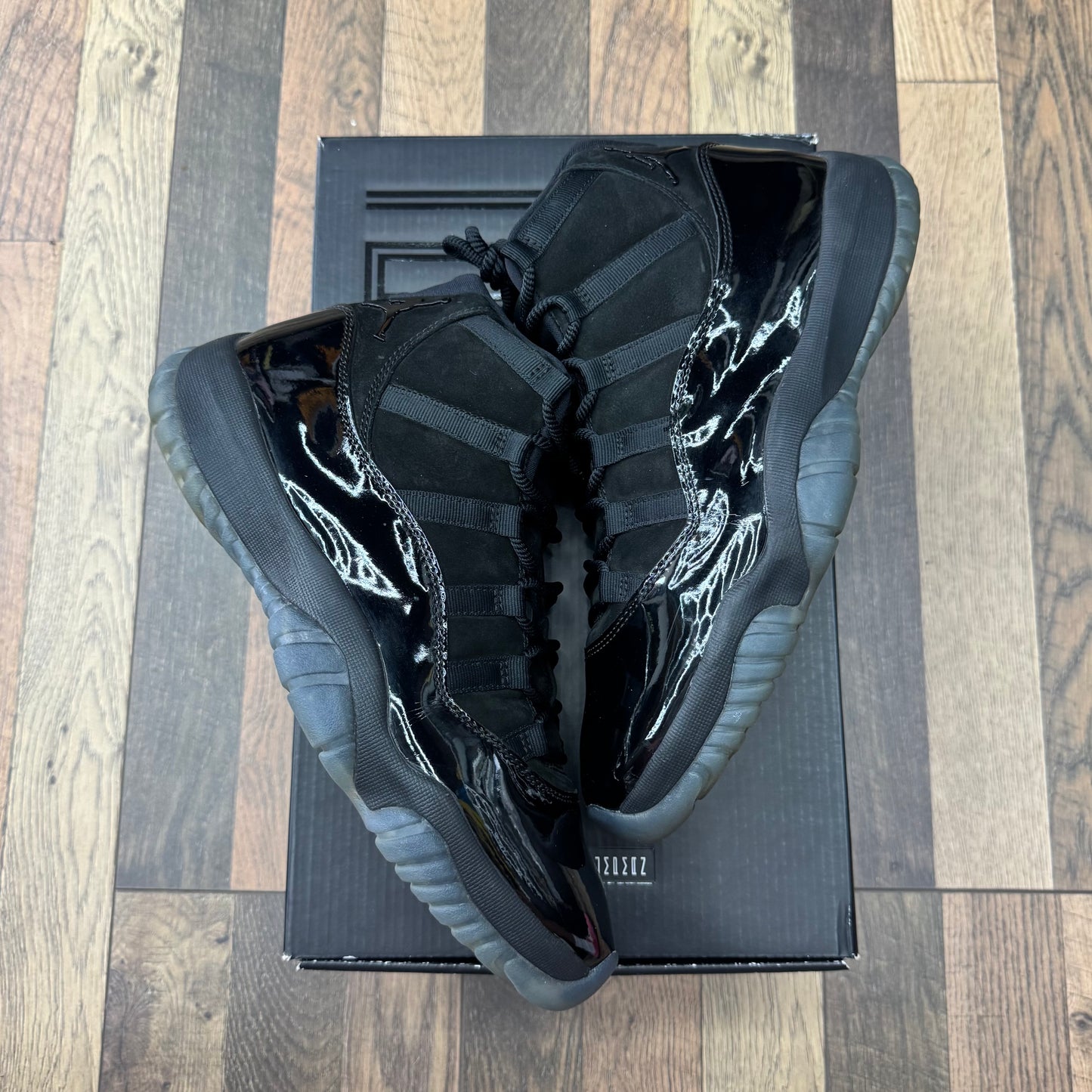 Jordan 11 Cap & Gown Sz 10 (Preowned)
