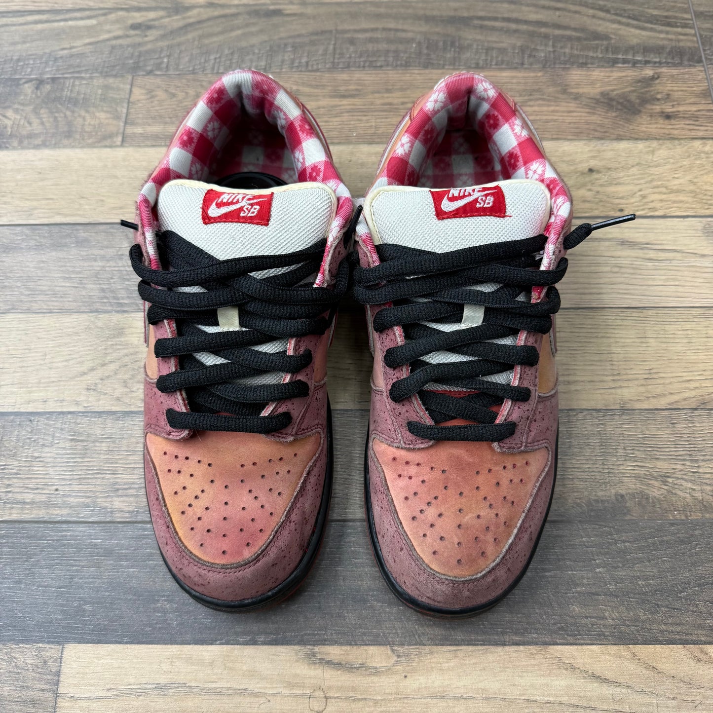 Nike SB Dunk Low Red Lobster Sz 10 (Preowned)