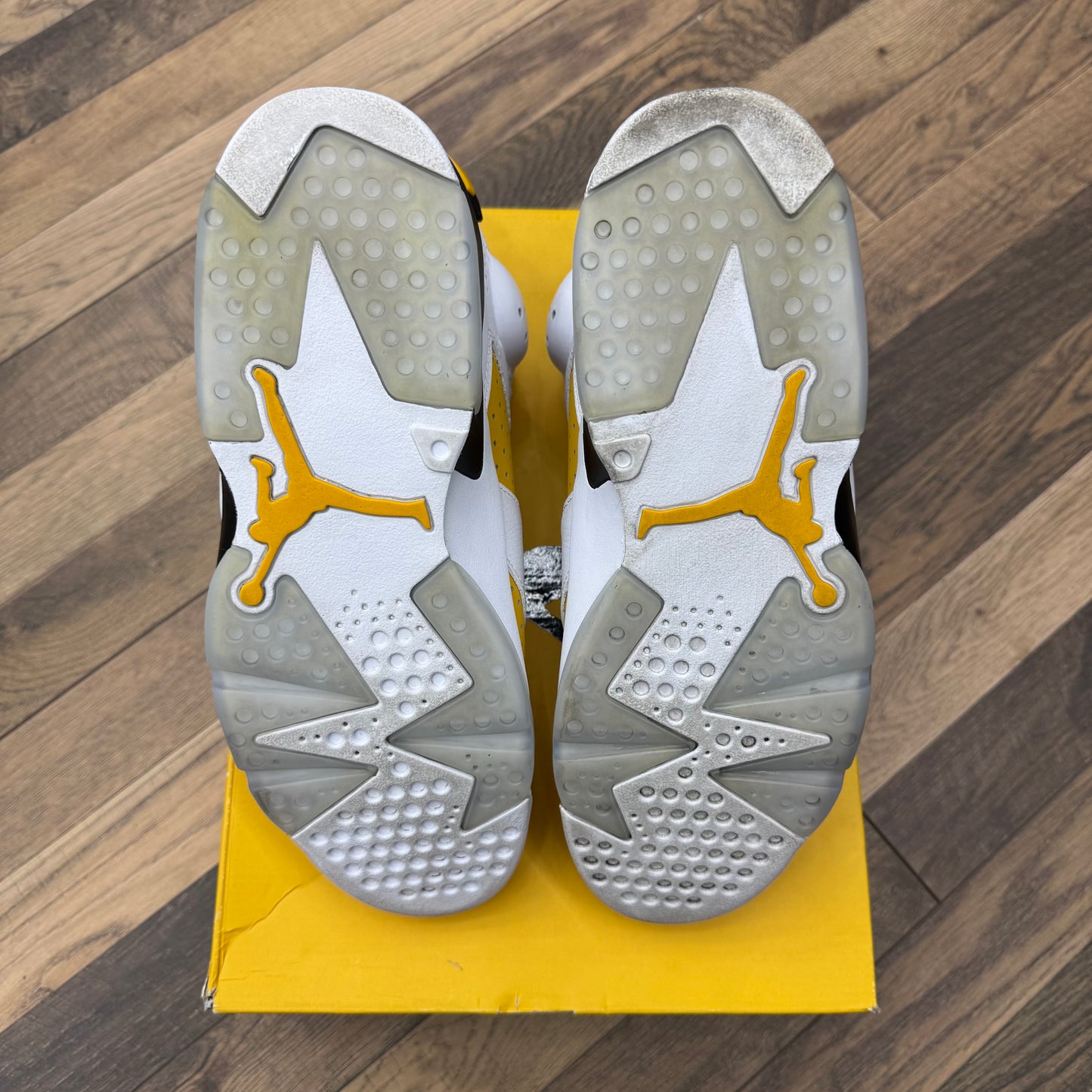 Jordan 6 Yellow Ochre Sz 11 (Preowned)