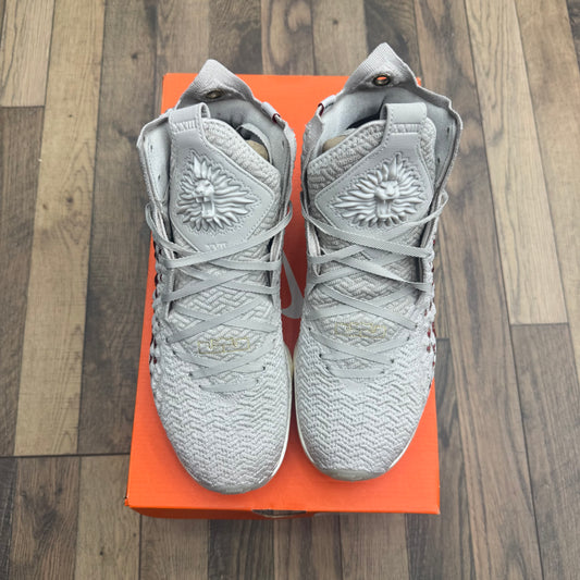 LeBron 17 Harlem Fashion Show Sz 9 (Preowned)